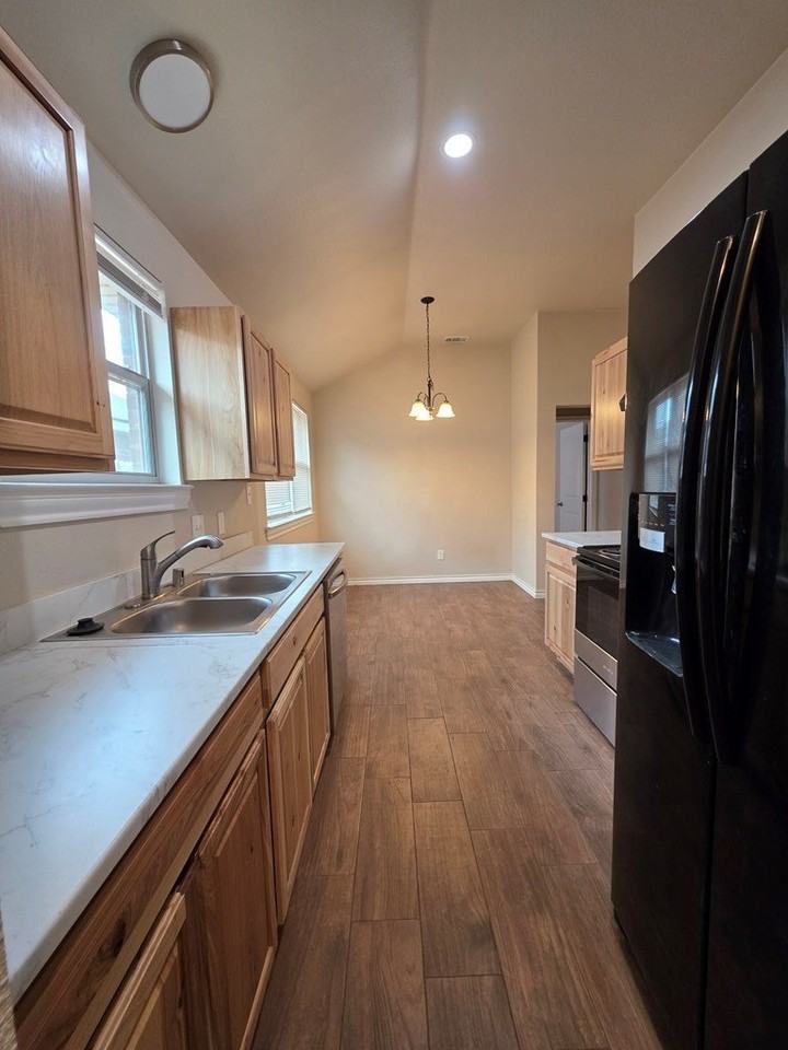 3214 Carver St - Photo 5 of 12