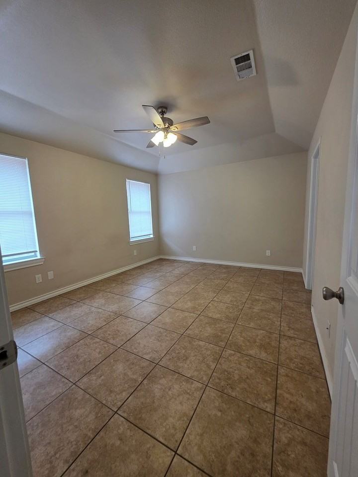 3214 Carver St - Photo 6 of 12