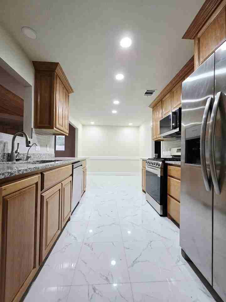 1603 N L St - Photo 2 of 12