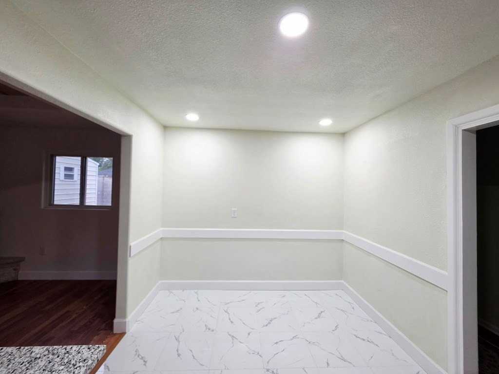 1603 N L St - Photo 3 of 12