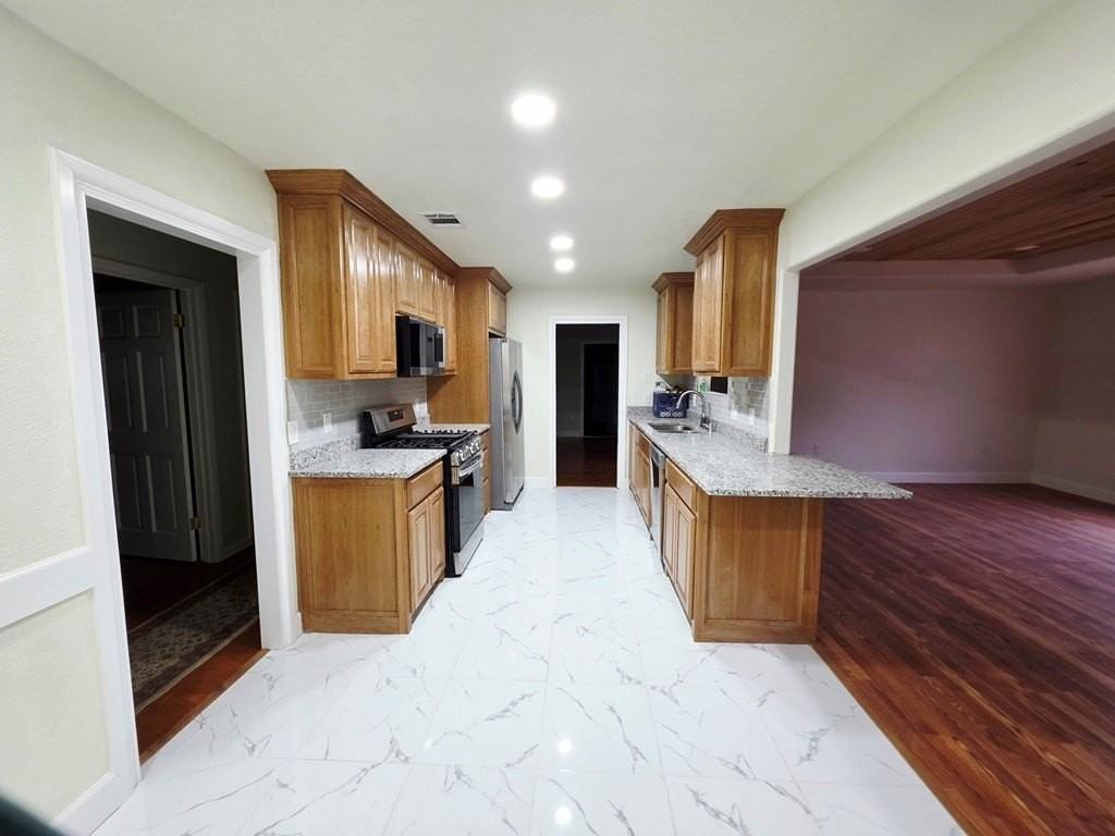 1603 N L St - Photo 4 of 12