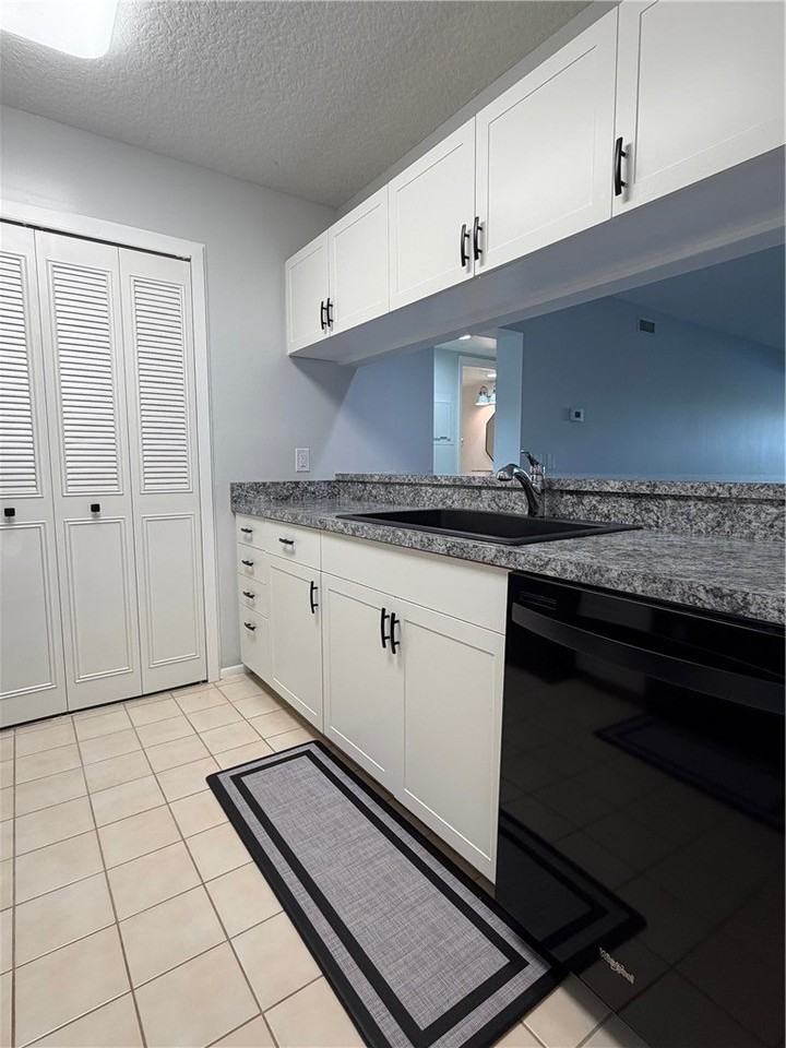 30 Plantation Dr #101 - Photo 3 of 36