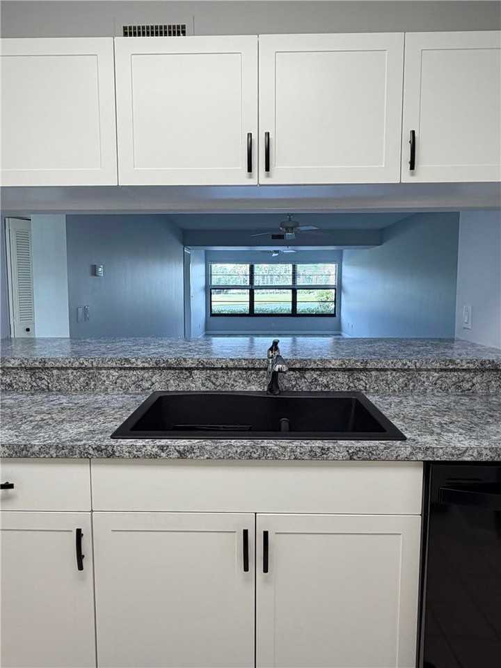 30 Plantation Dr #101 - Photo 4 of 36