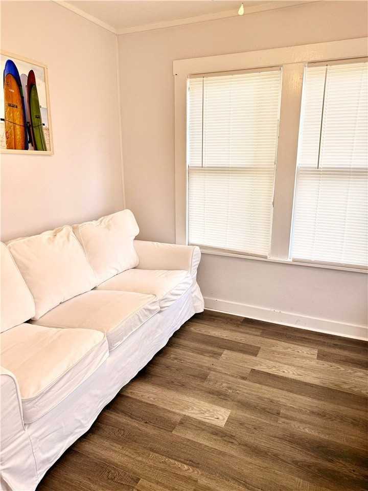 2047 38th Ave - Photo 3 of 20