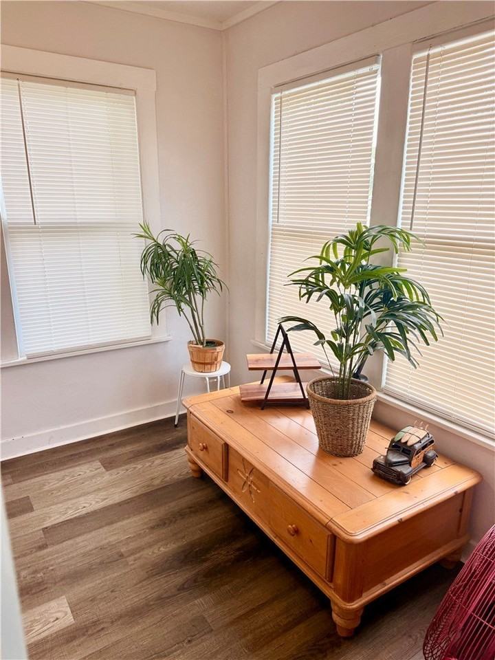 2047 38th Ave - Photo 4 of 20