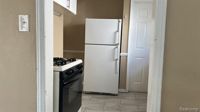 18631 Margareta St - Photo 5 of 8
