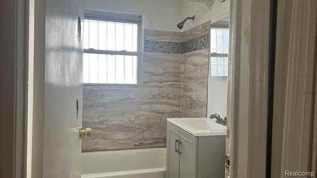 18631 Margareta St - Photo 6 of 8