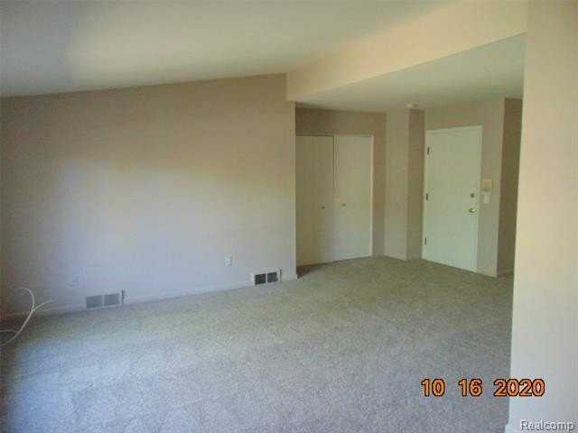 1127 Derby Rd Apt 7 - Photo 5 of 15