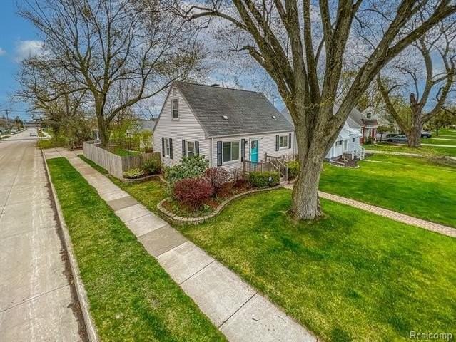 4526 Tonawanda Ave - Photo 2 of 25