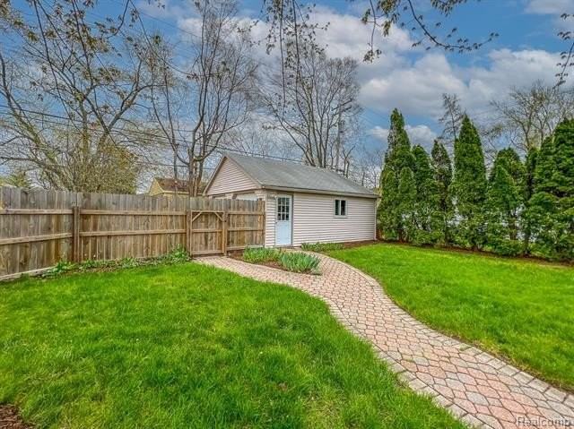 4526 Tonawanda Ave - Photo 6 of 25