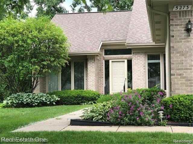 5273 Simpson Lake Rd - Photo 2 of 19
