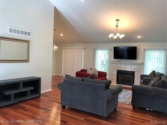 5273 Simpson Lake Rd - Photo 5 of 19
