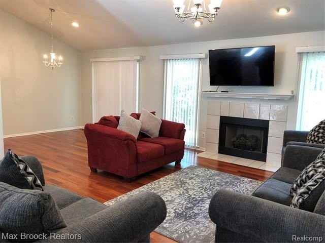 5273 Simpson Lake Rd - Photo 6 of 19