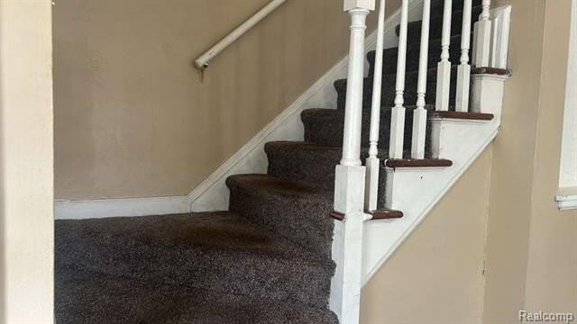 18191 Heyden St - Photo 4 of 17