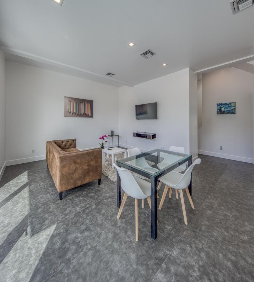 714 6th Ave N - Photo 3 of 16