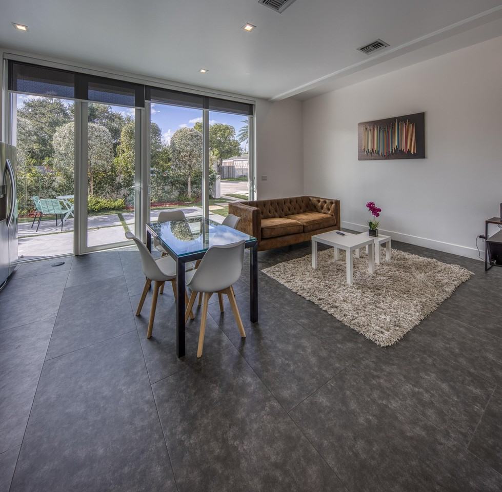 714 6th Ave N - Photo 4 of 16
