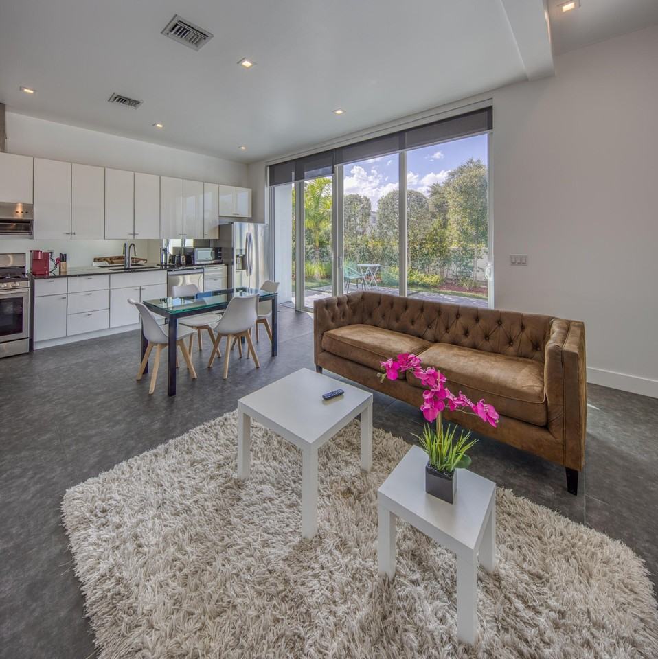 714 6th Ave N - Photo 5 of 16