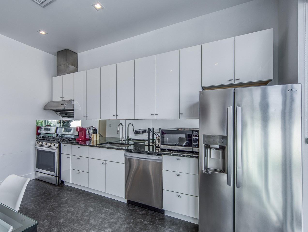 714 6th Ave N - Photo 6 of 16