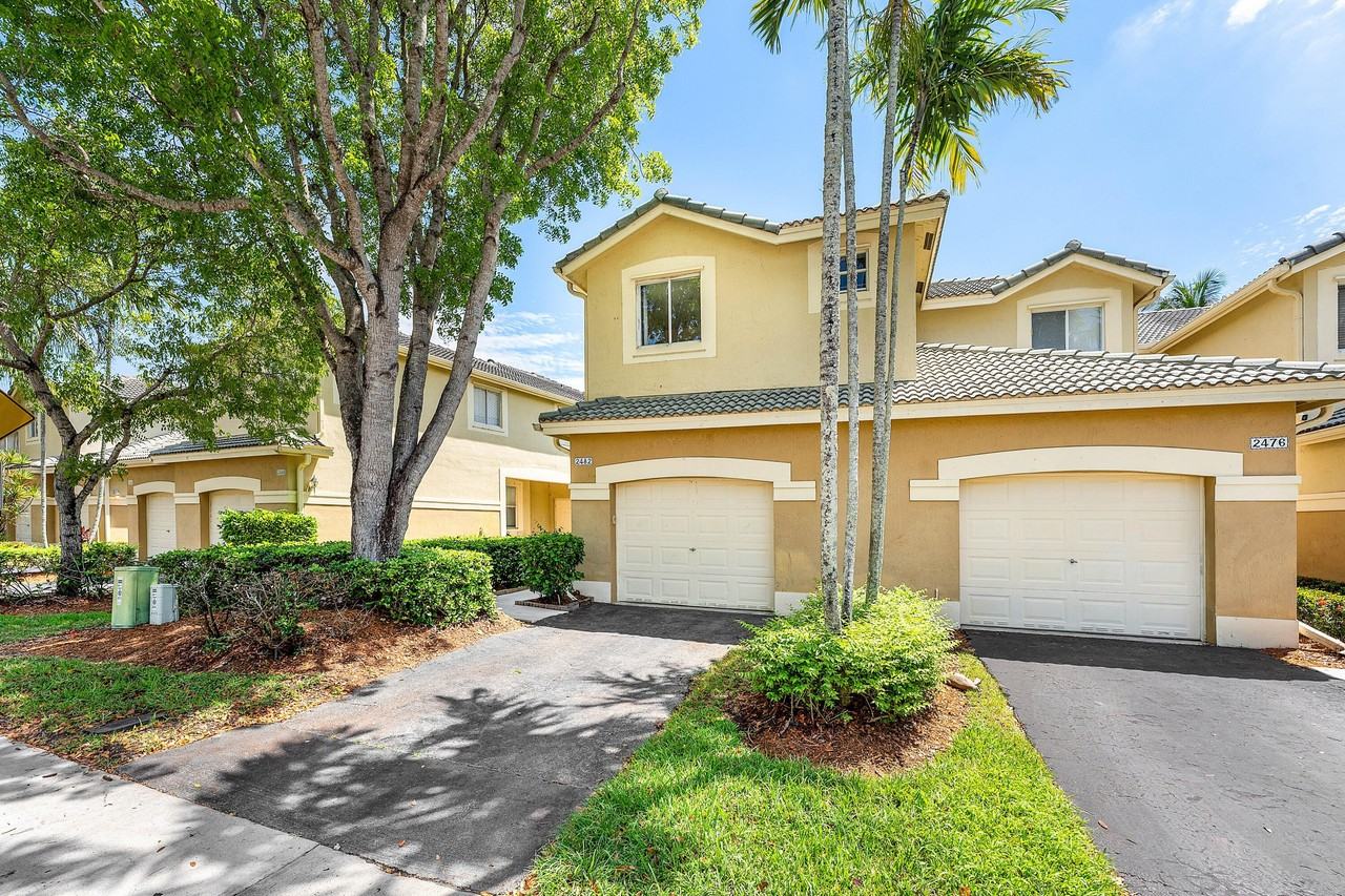 2482 Cordoba Bnd - Photo 3 of 43