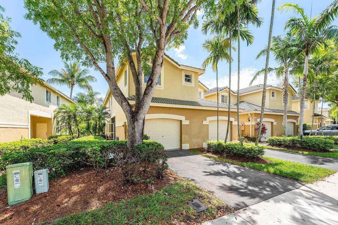 2482 Cordoba Bnd - Photo 4 of 43