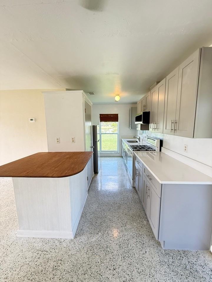 3231 Se Monte Vista St - Photo 5 of 19