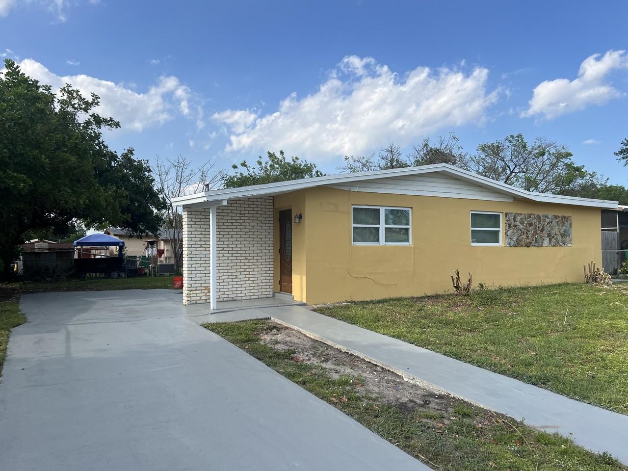 5721 Sw 38th St - Photo 3 of 16
