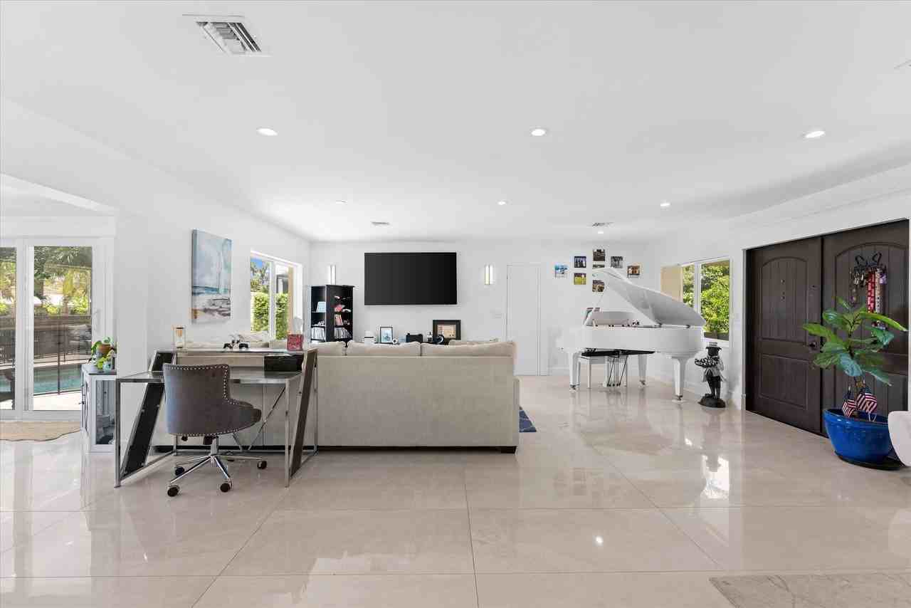 2948 Ne 35th Ct - Photo 4 of 47