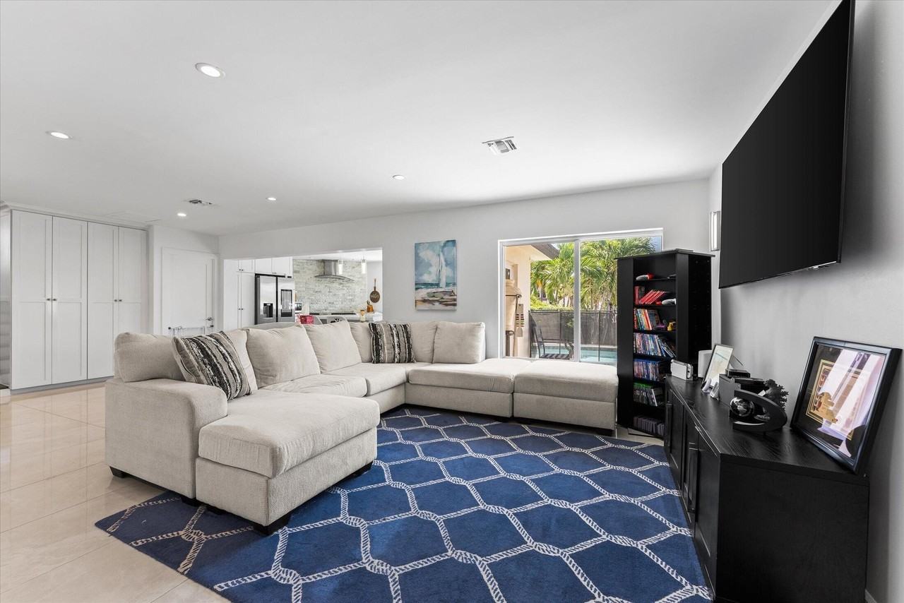 2948 Ne 35th Ct - Photo 5 of 47