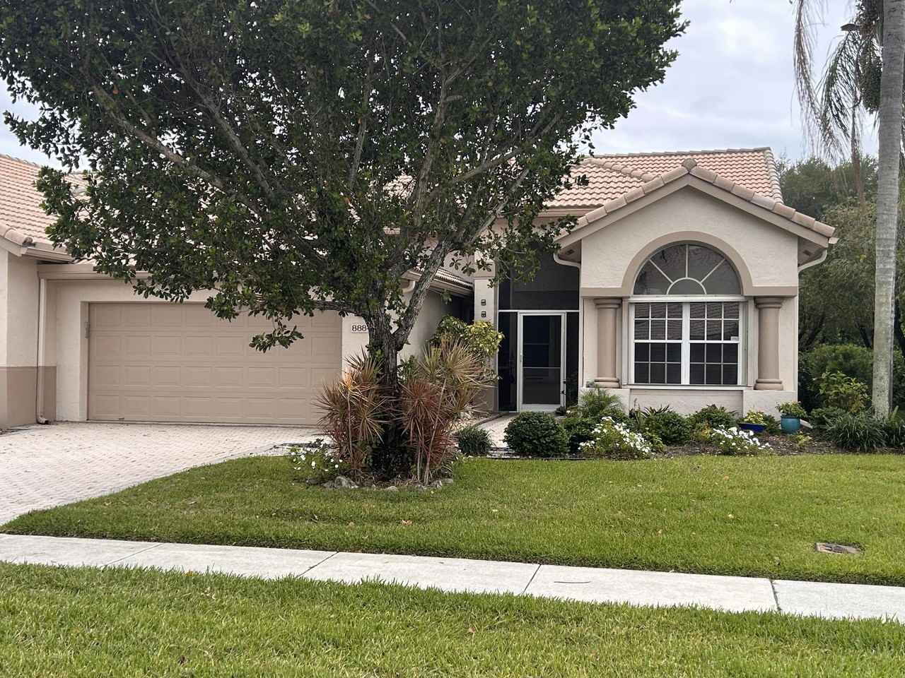 8884 Shoal Creek Ln - Photo 2 of 24
