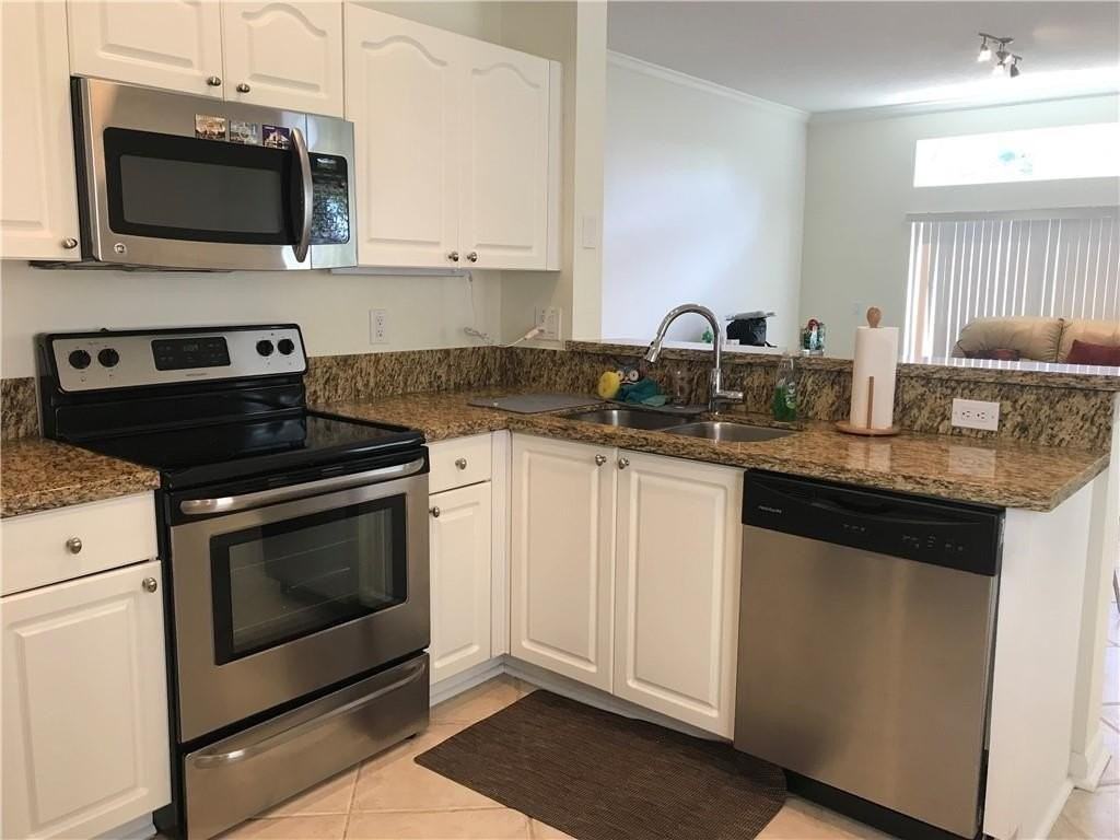 1118 Chinaberry Dr - Photo 6 of 28