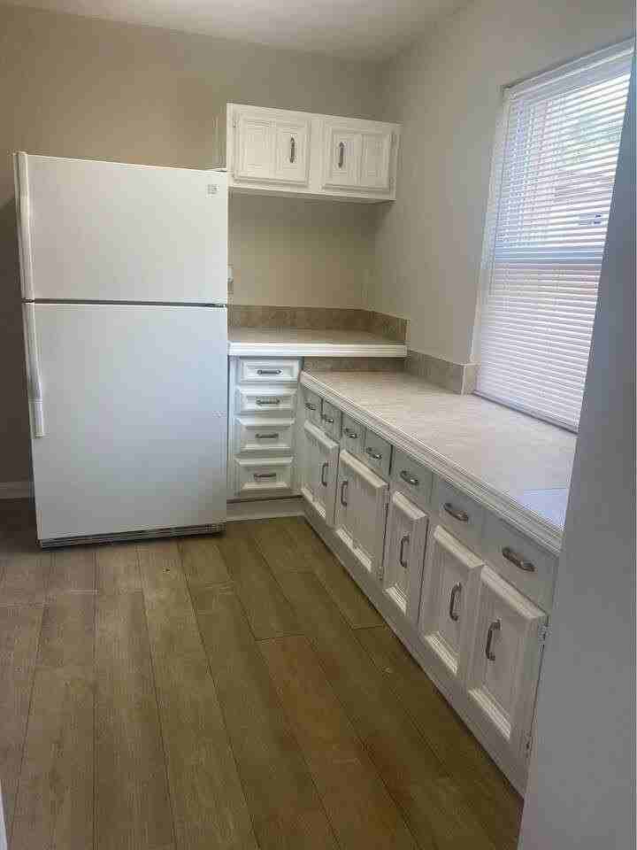 952 30th St - Photo 4 of 9