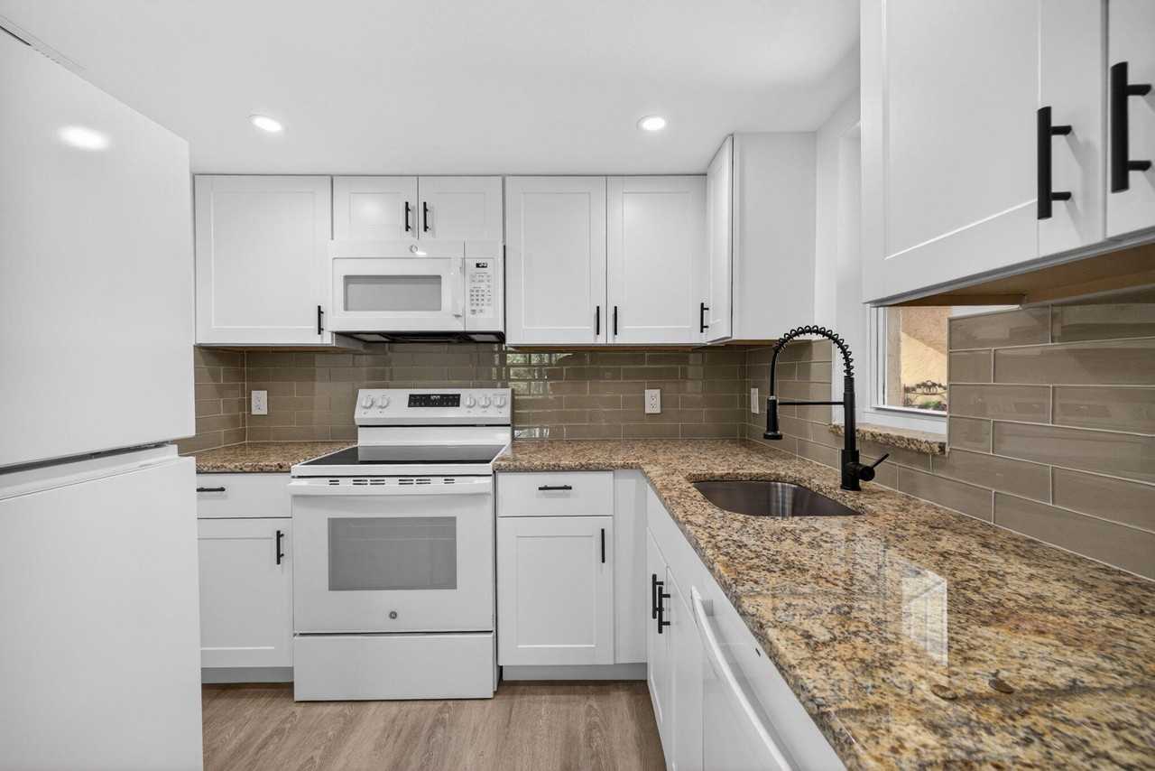 1650 Se Green Acres Cir #E103 - Photo 7 of 21
