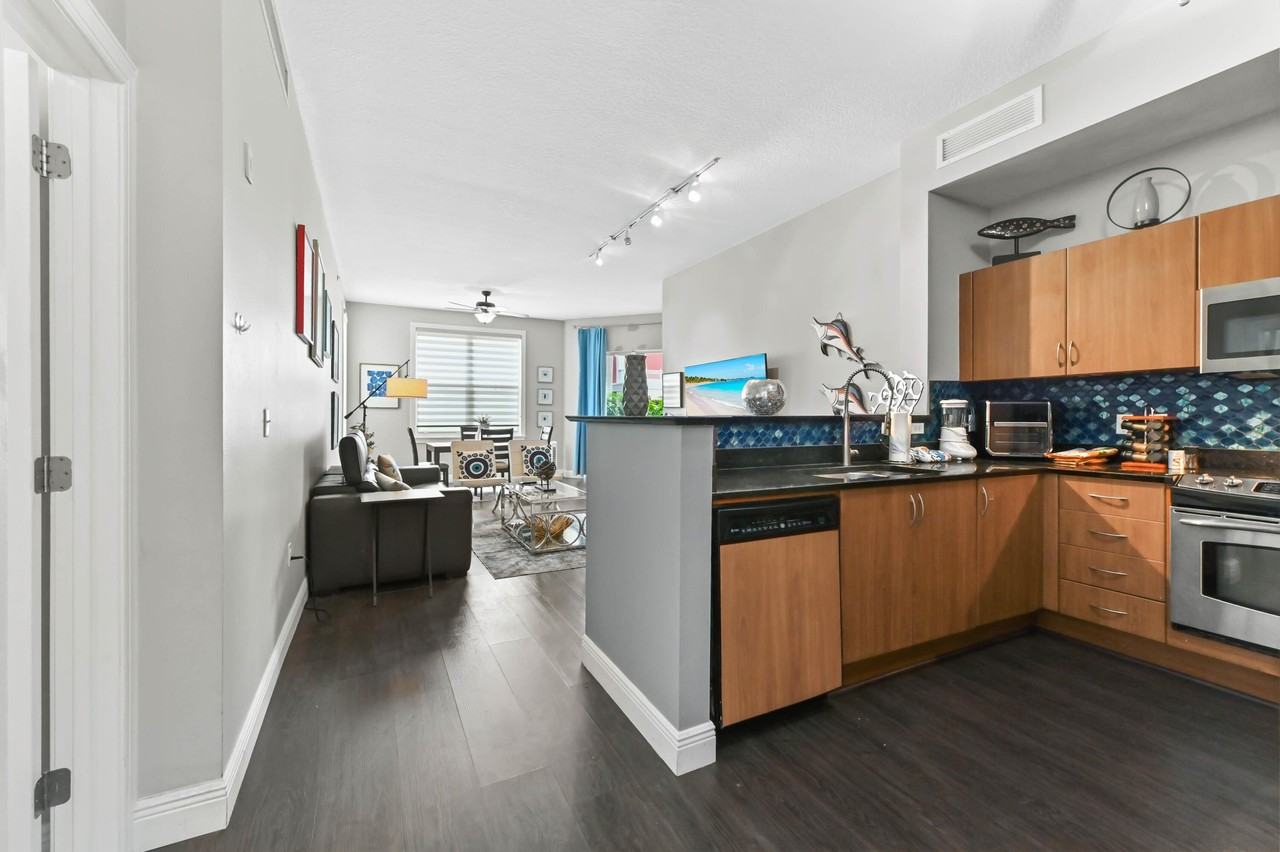 804 E Windward Way #120