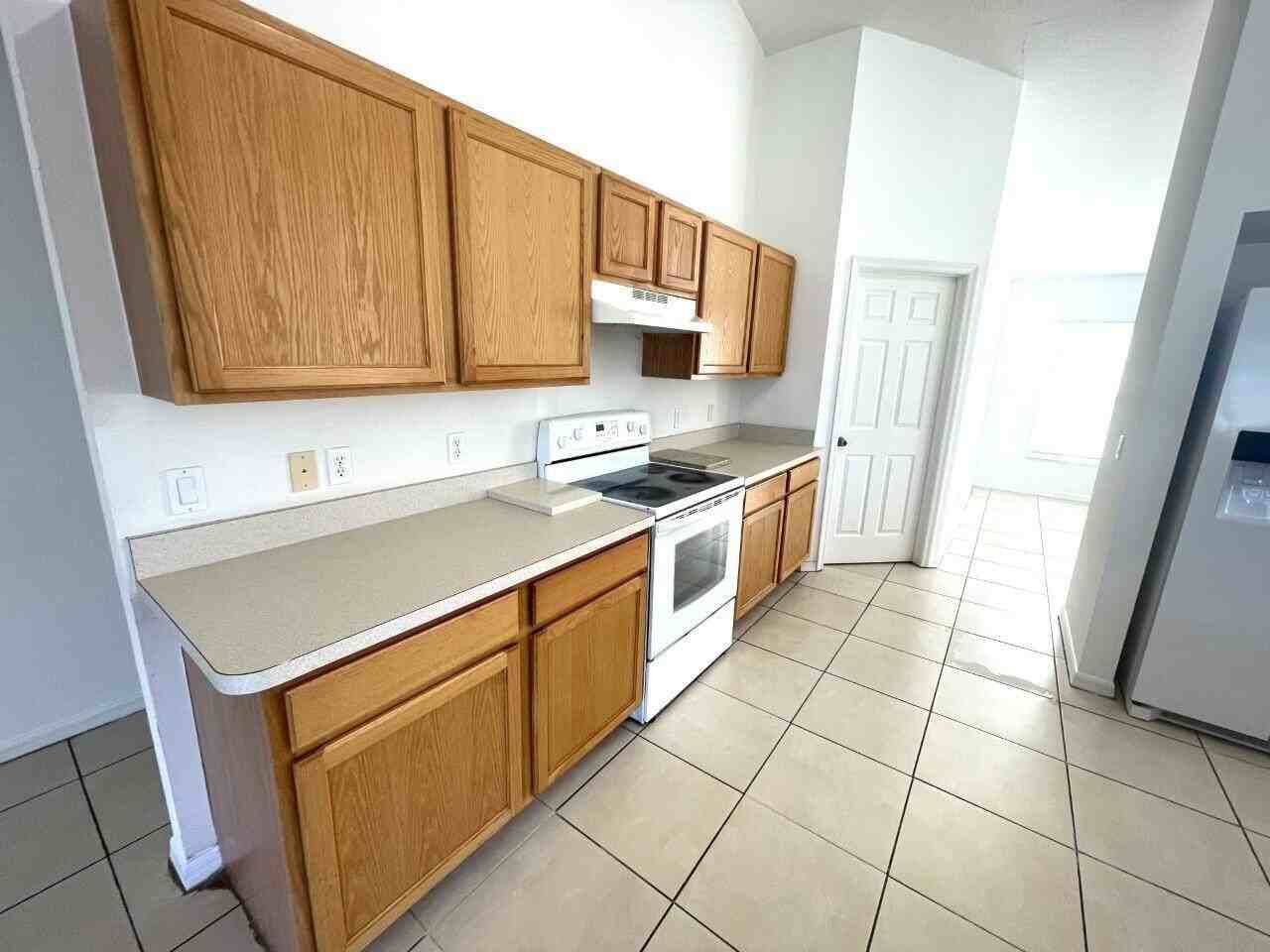 1061 Sw Coleman Ave - Photo 6 of 13