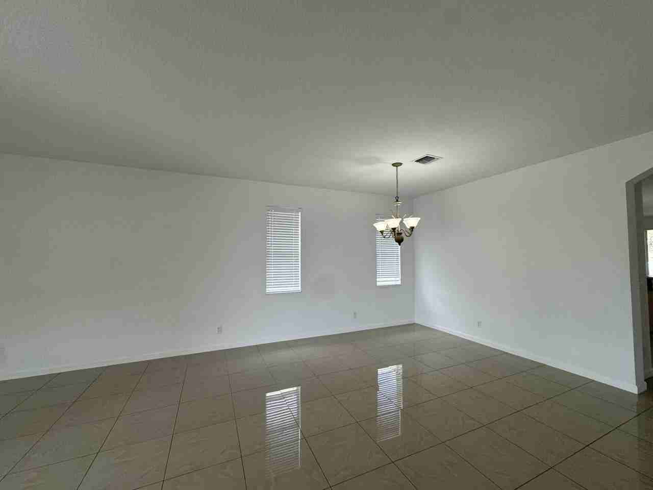 1804 Sw Jamesport Dr - Photo 6 of 44