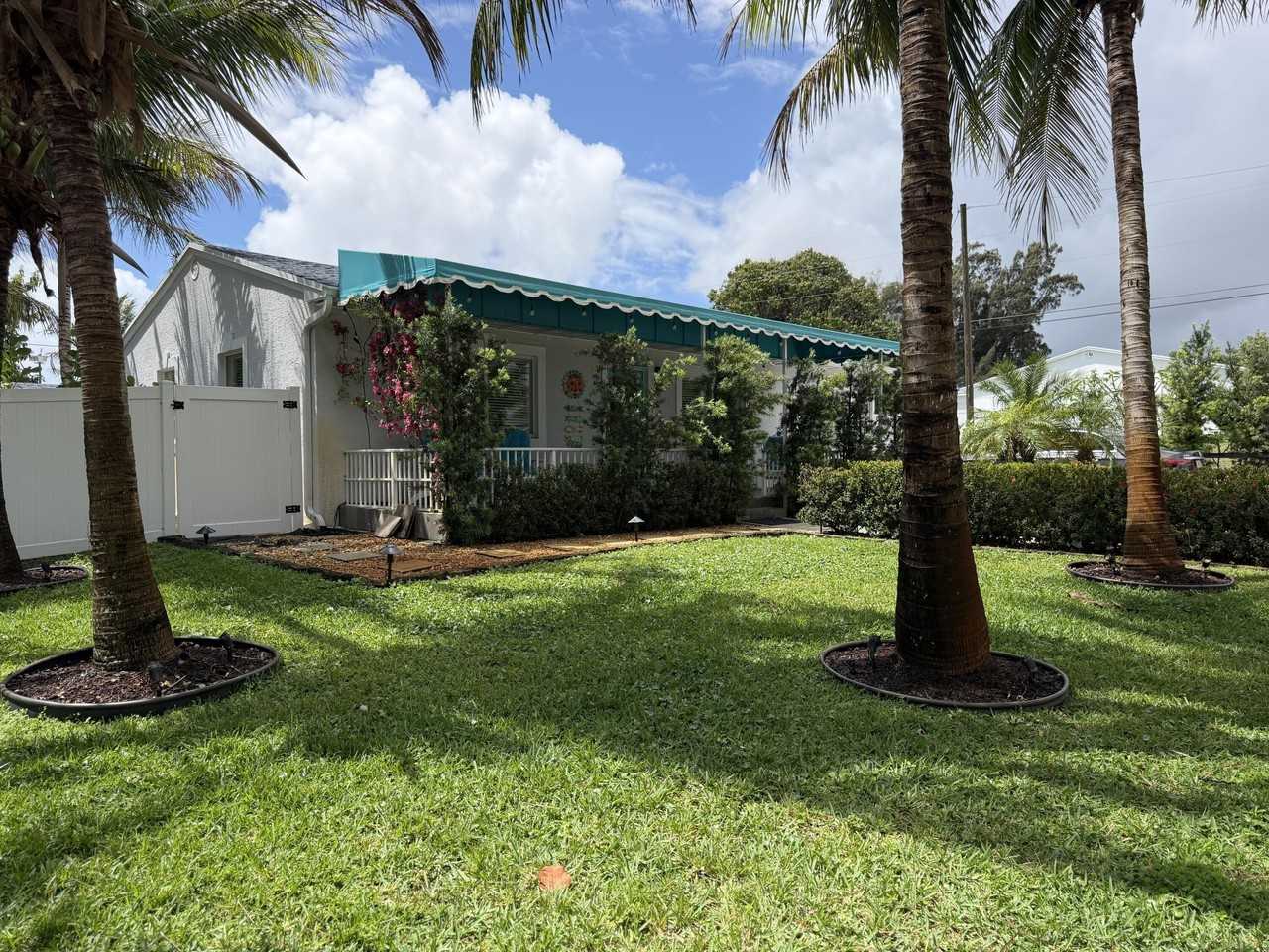 468 W Ocean Ave - Photo 2 of 23