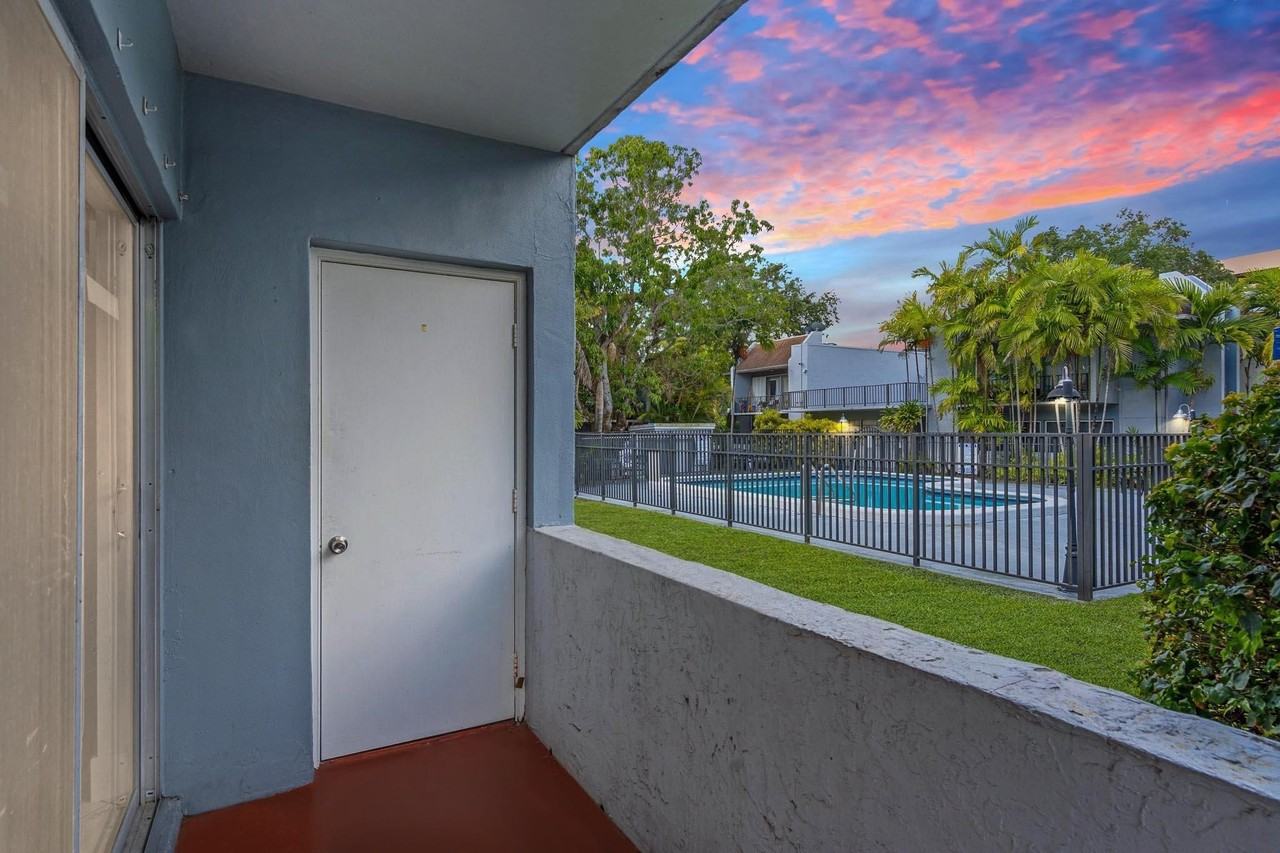 9227 Sw 87th Ave #B1 - Photo 3 of 27