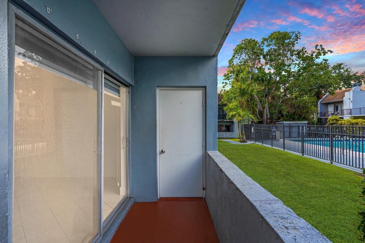 9227 Sw 87th Ave #B1 - Photo 4 of 27