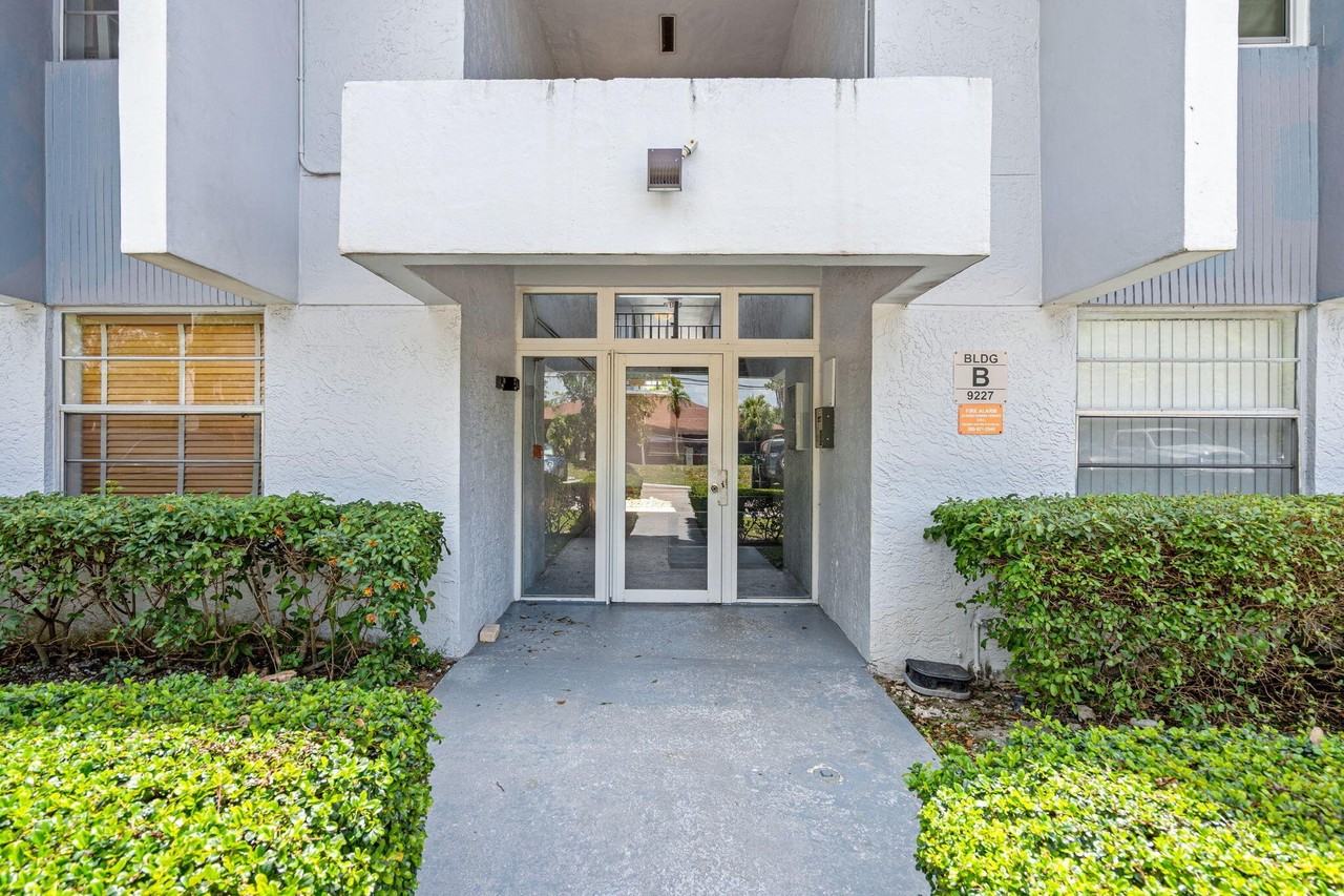 9227 Sw 87th Ave #B1 - Photo 6 of 27