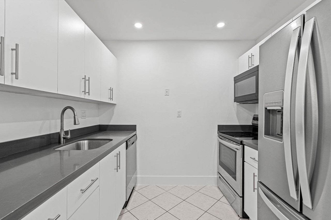 9227 Sw 87th Ave #B1 - Photo 7 of 27