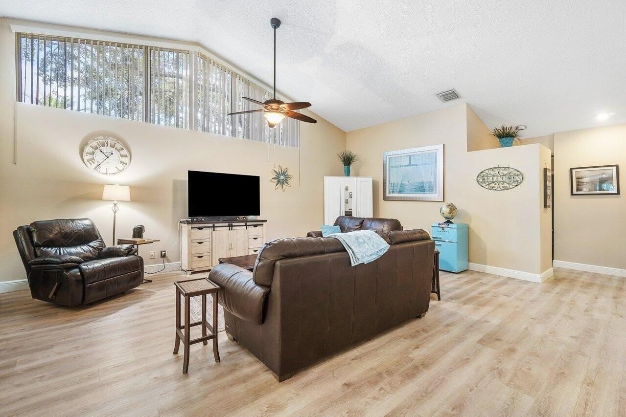 1804 Rosewood Way - Photo 6 of 31