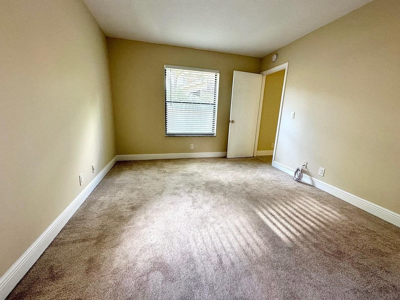 21904 Lake Forest Cir #101 - Photo 6 of 11