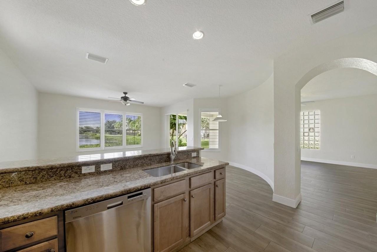 8895 Chestnut Ridge Way - Photo 6 of 49