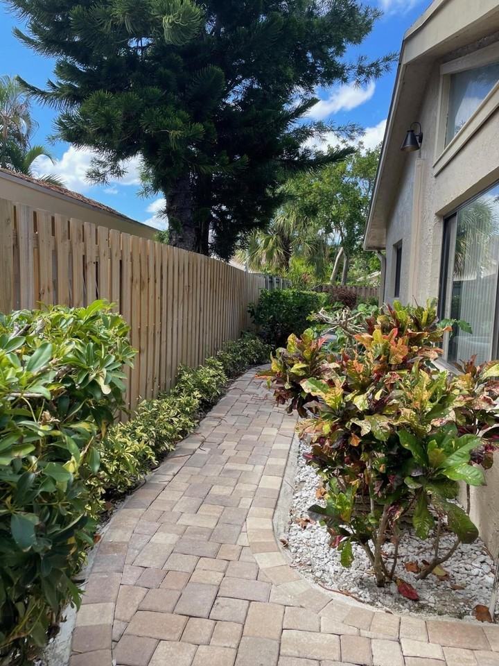 7735 Kenway Pl E - Photo 3 of 19