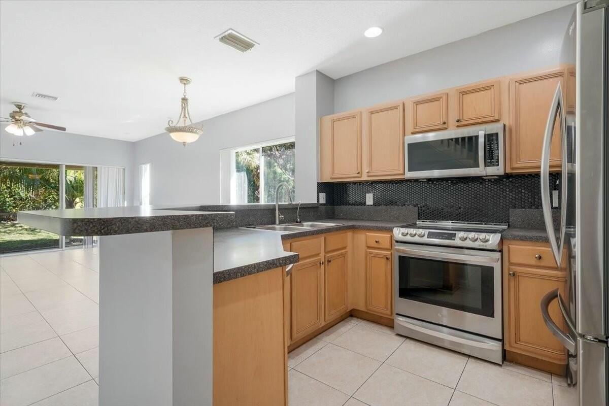 4543 Palmbrooke Cir - Photo 6 of 50