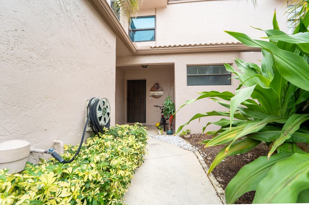 1672 Cypress Pointe Dr #1A - Photo 2 of 27