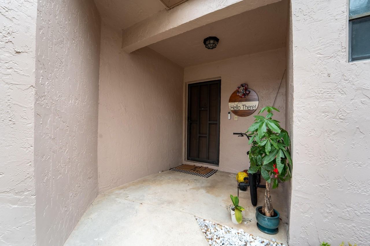 1672 Cypress Pointe Dr #1A - Photo 3 of 27