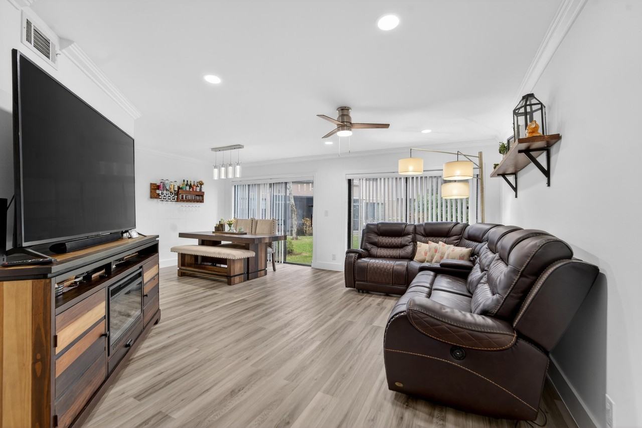 1672 Cypress Pointe Dr #1A - Photo 4 of 27