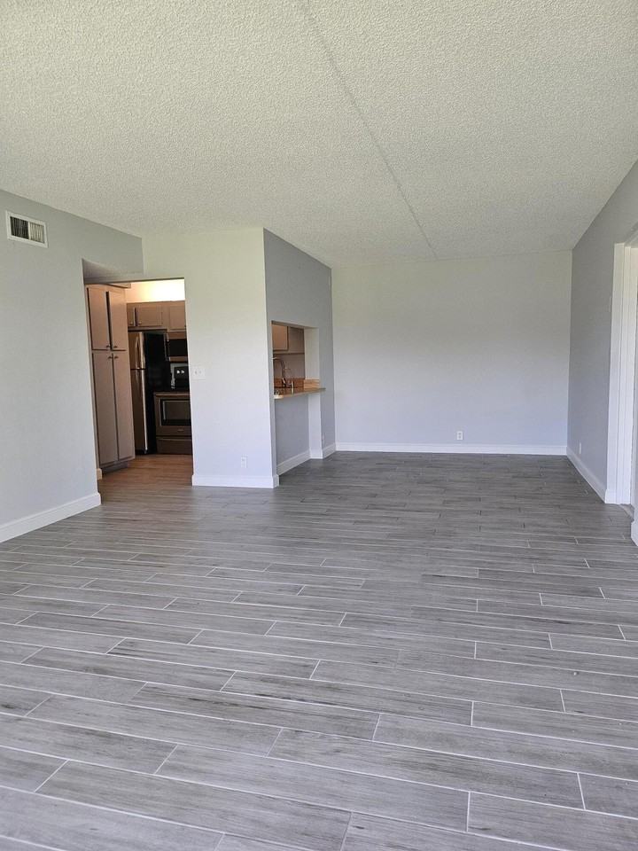 811 Sky Pine Way #F2 - Photo 2 of 7