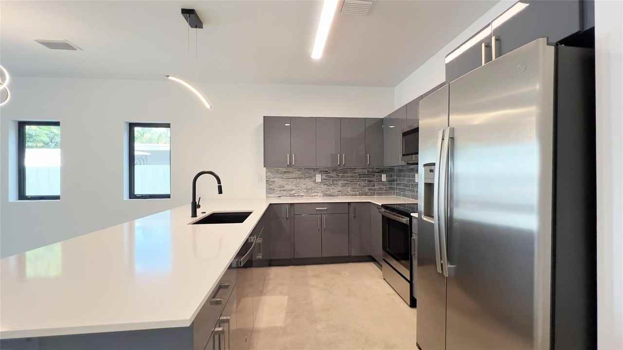 1138 Ne 2nd Ave #A - Photo 5 of 16